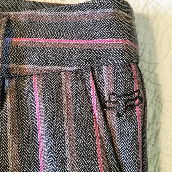 FOX GIRLS Cuffed Pinstriped Single Pleat Shorts - Picture 3 of 11